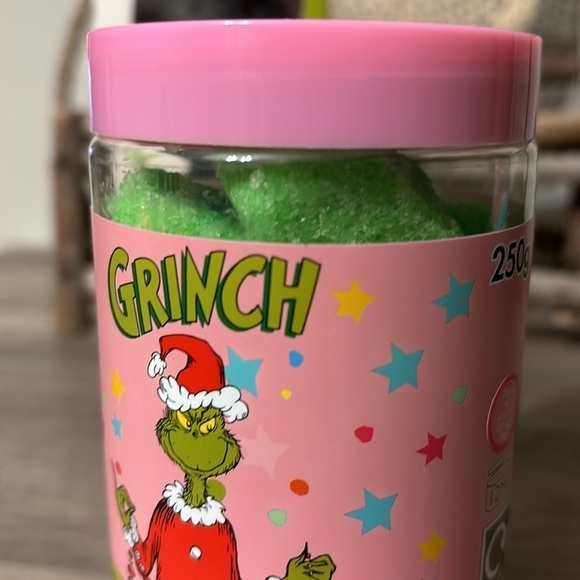 NEW GROUCHY GRINCH GRAPE COAL BATH BOMBS & SWEET CINDY LOU WHO FRUITY BODY SCRUB - Picture 12 of 15